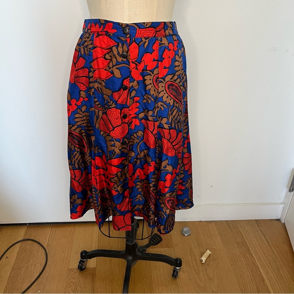 B. Darling Silk Floral Skirt Size Large